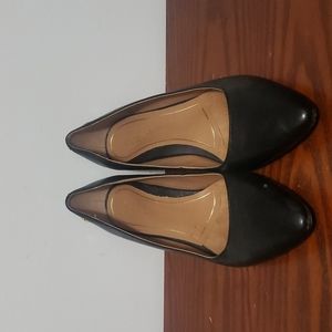 Vionic Black Leather Pumps